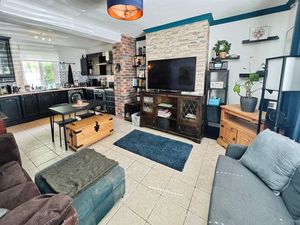 Lounge- click for photo gallery